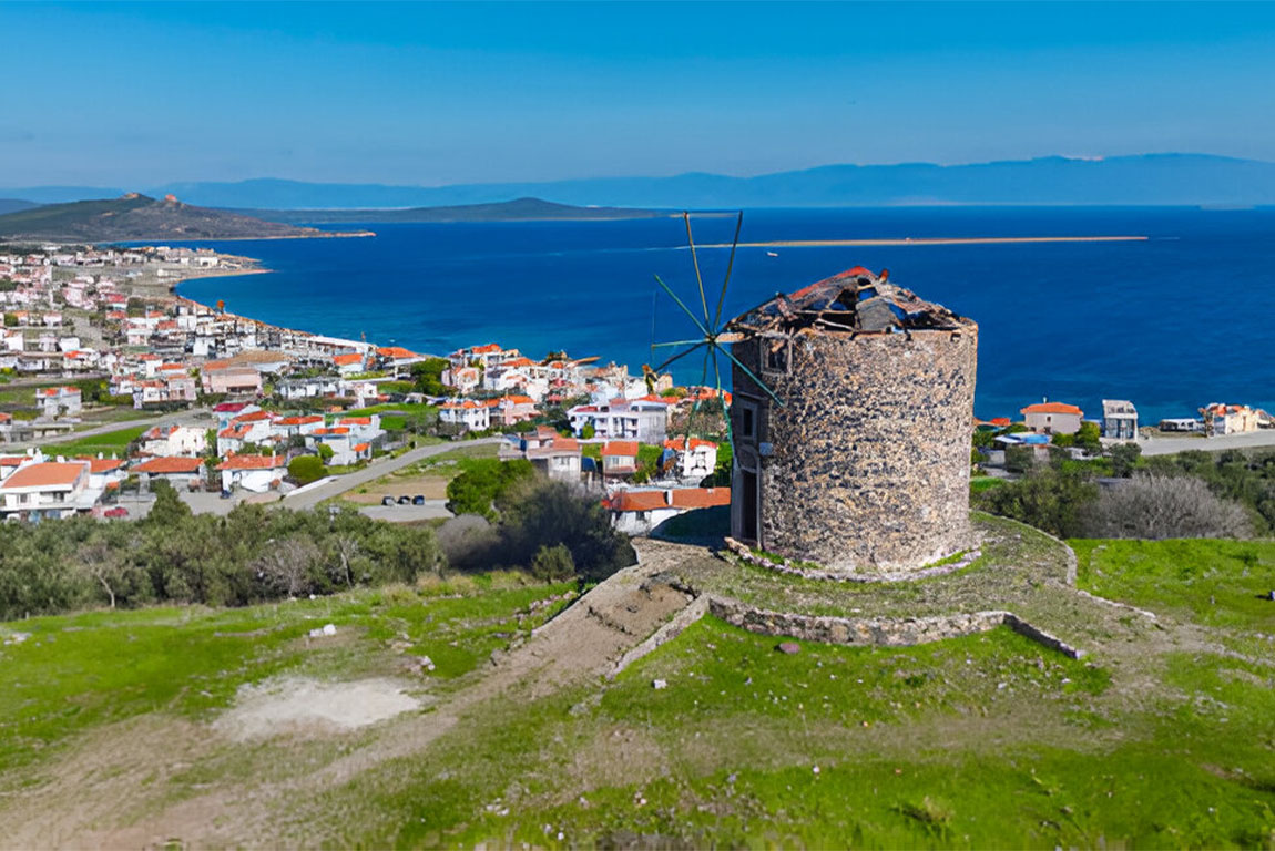 Fishing boats in Akçay stream